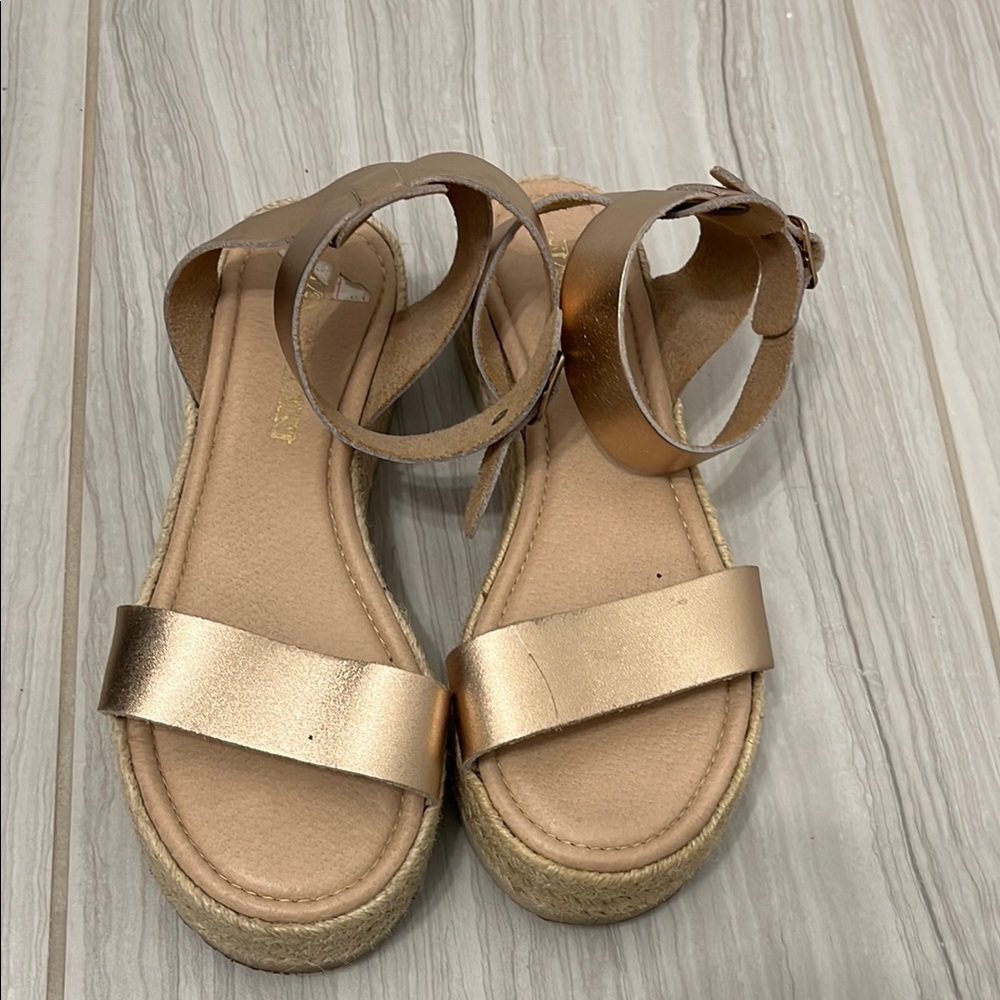 Tan Sandals with Ankle Strap and Platform Sole